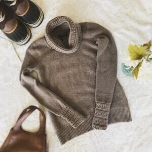 Bloomingdale’s S 100% Cashmere cowl neck sweater detailed collar